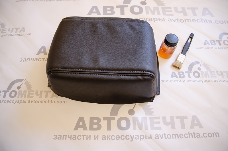 chekhol-na-shtatnyj-podlokotnik-uaz-patriot-2