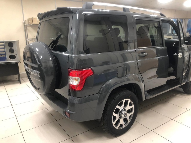 detali-cvetovyh-reshenij-uaz-patriot-16