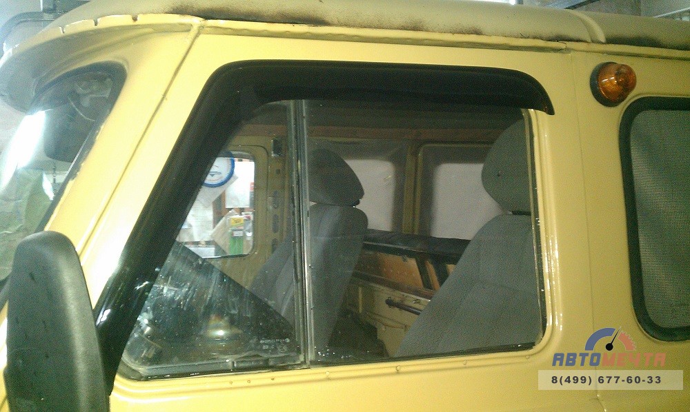 Дефлекторы на двери УАЗ Буханка (самокл. к-кт 2шт) Дефлекторы на двери УАЗ Буханка (самокл. к-кт 2шт)