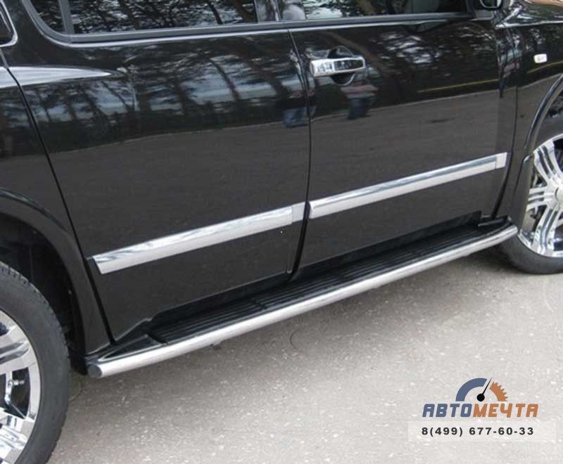 Пороги труба для Infinity QX56 2004-2009 d42 мм, по колесной базе, скосы 45 градусов Пороги для Infiniti QX56 из нержавейки
