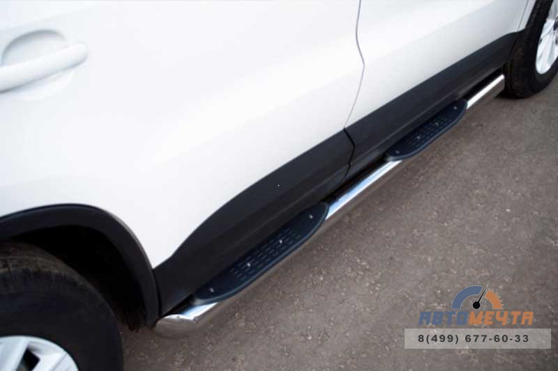 Защита порогов для VolksWagen Tiguan Track & Field, (труба), d76 мм, с накладками, скосы 45 градусов Пороги на Volkswagen Tiguan, нерж.